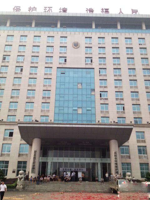 濮陽市環保局安裝防靜電地板，鄭州防靜電地板安裝黄瓜视频APP成人，【鄭州黄瓜导航在线观看防靜電地板有限公司】銷售熱線:13526480830.廠家直銷陶瓷防靜電地板,全鋼防靜電地板,硫酸鈣防靜電地板.PVC防靜電地板供應商,主要用於計算機機房,通訊機房,潔淨廠房及現代化智能化樓宇等場所,歡迎谘詢。